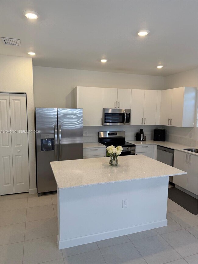 Building Photo - 145 SW 184th Ave