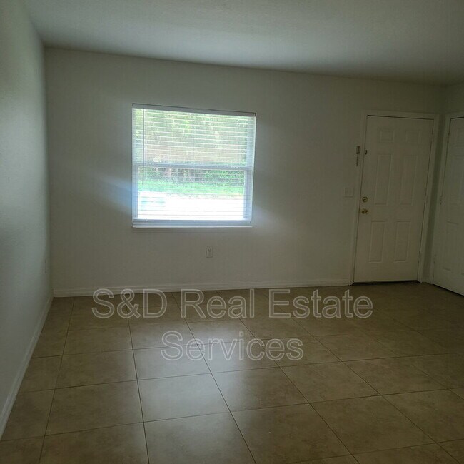 Building Photo - 2415 S Crystal Lake Dr