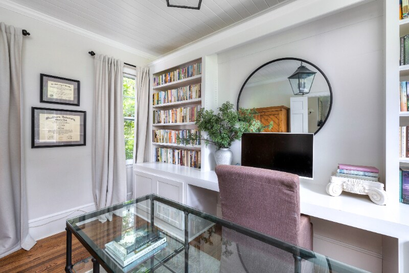 Building Photo - 13 Swan Lake Dr