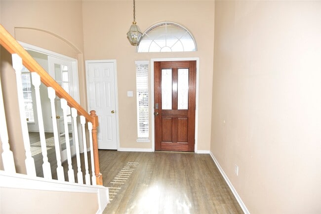 Building Photo - 9907 Up Country Ln