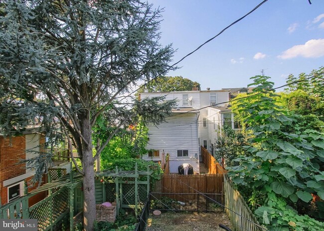 Building Photo - Historic 3 Bedroom in Heart of Midtown