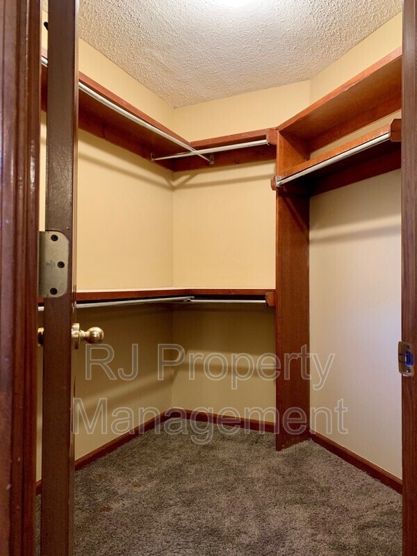 Building Photo - 6678 Spencer Forest Cove W