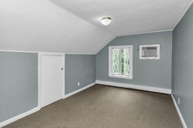 Building Photo - 95 E Shore Dr