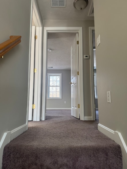 Building Photo - 15 Honeysuckle Rd