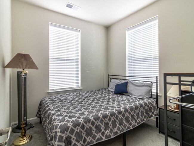 Building Photo - Year round - Furnished Townhome - Frankford