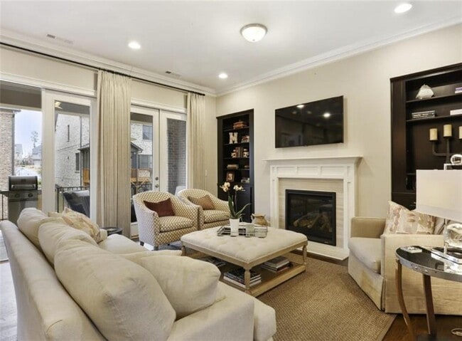 Building Photo - 5010 Merton Ln