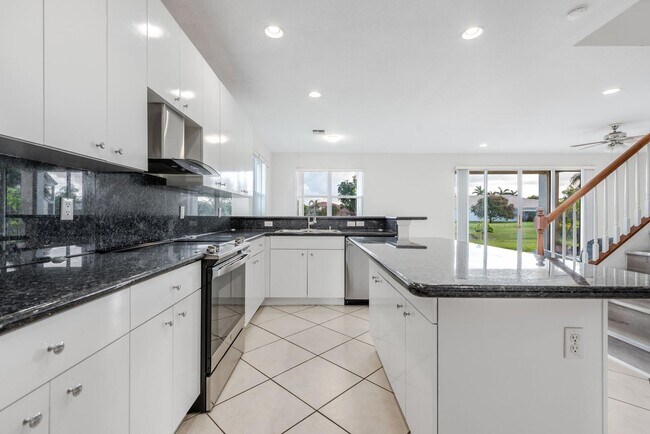 Building Photo - 102 Ibisca Terrace