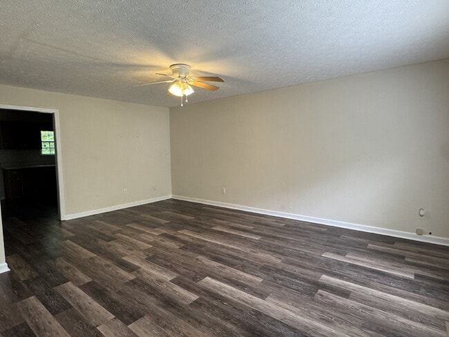 Building Photo - Spacious duplex available in Flowery Branch