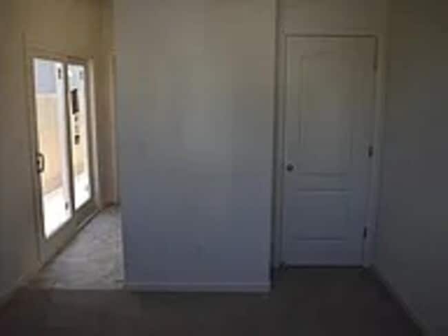 Building Photo - 4284 Lasalle Dr