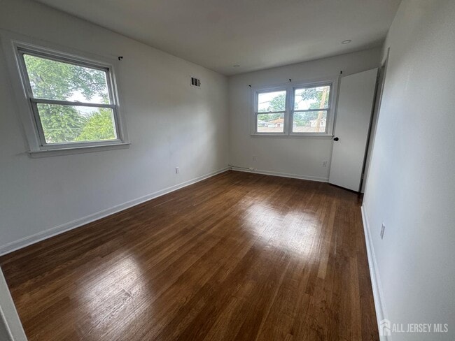 Building Photo - 210 Garfield Ave