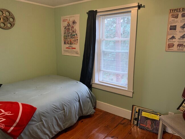 Building Photo - 25 Main St