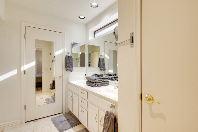 Building Photo - 4972 S Sugarberry Ln