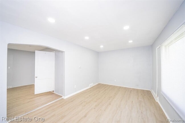 Building Photo - 22675 Santa Maria St
