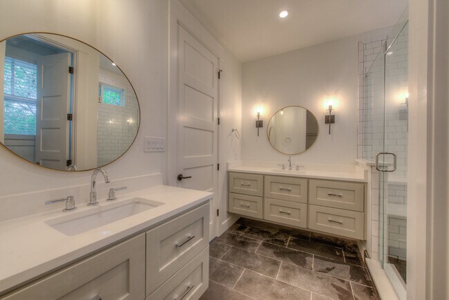 Building Photo - UT PRE LEASE: Newly Constructed: Luxury 4 ...