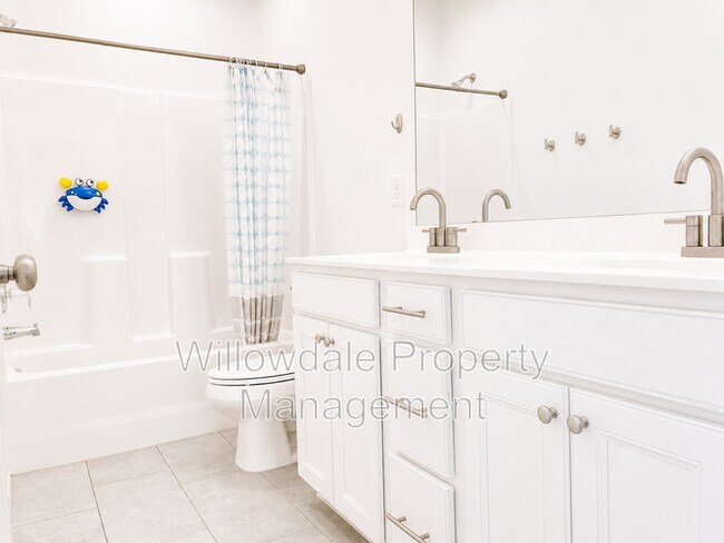 Building Photo - 208 Daisy Grove Ln