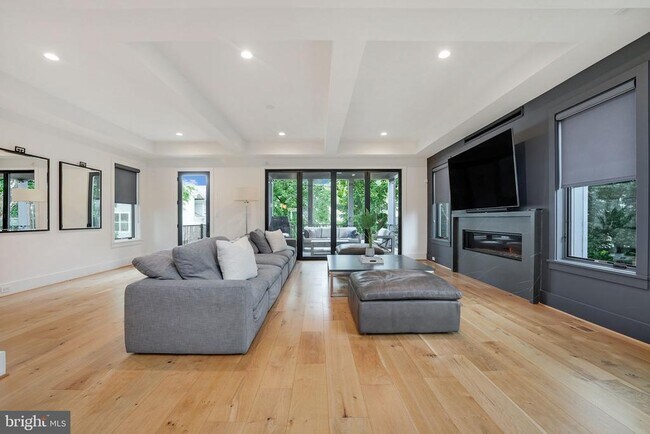 Building Photo - 1452 Buena Vista Ave