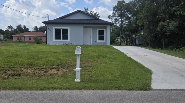Primary Photo - Cute Two Bedroom Cottage-MOVE IN READY