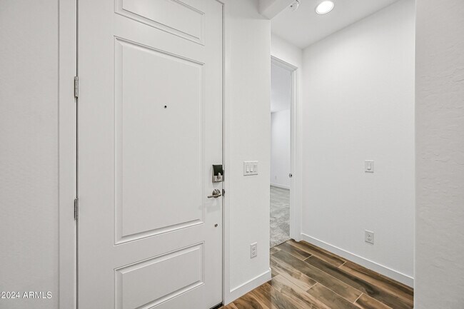 Building Photo - 7574 W Jackrabbit Ln