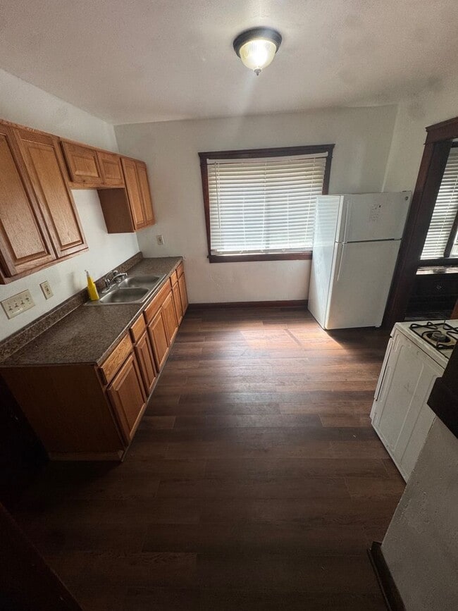 Building Photo - 2217 W 105th St