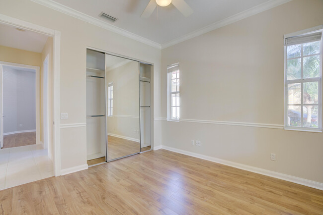 Building Photo - 256 San Remo Dr