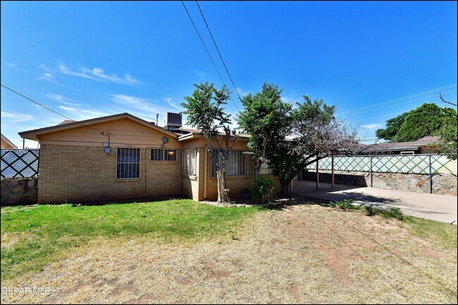 Building Photo - 5613 Creston Ave