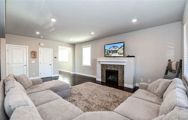 Building Photo - Gorgeous 4BR Home in Canton Park Backing t...