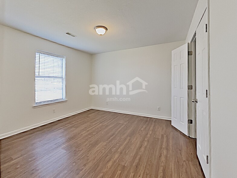 Building Photo - 2148 Spring Hill Cir