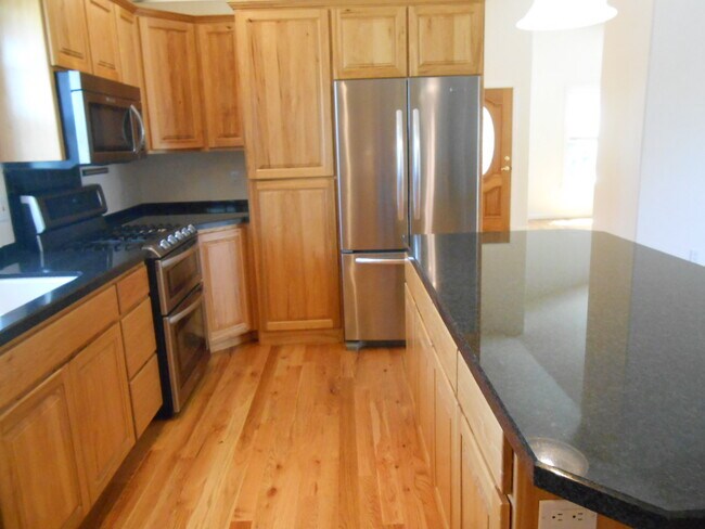 Building Photo - 62677 Hawkview Road