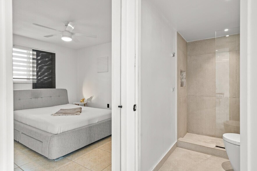 Building Photo - 7800 Collins Ave