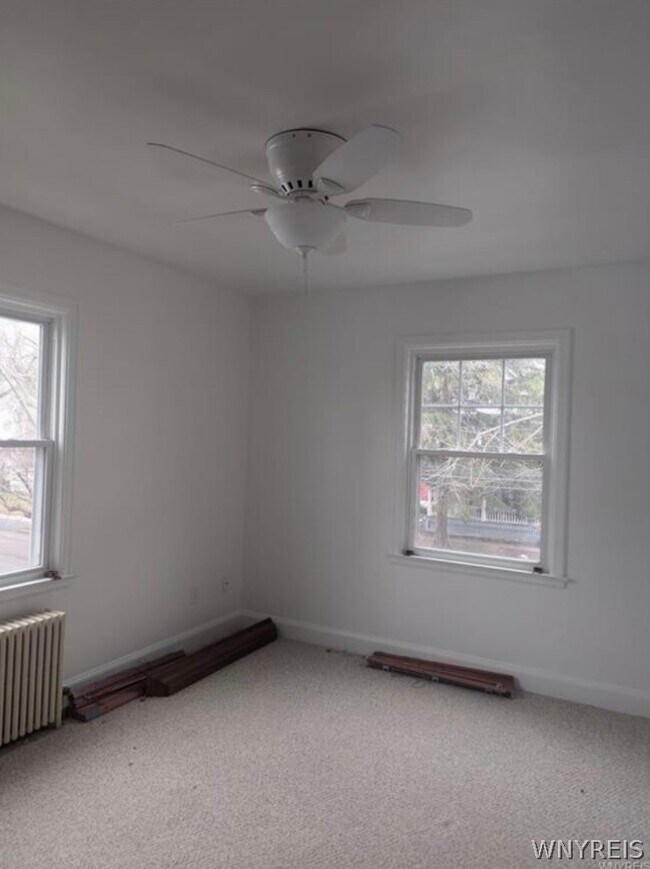 Building Photo - 153 Park Dr