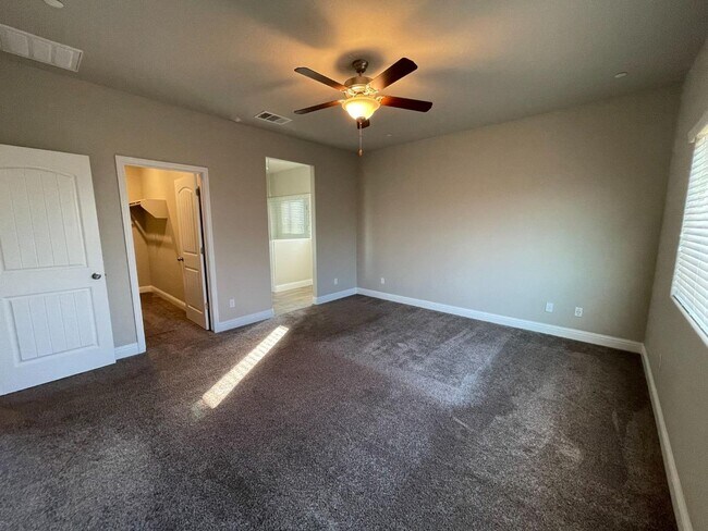 Building Photo - Modern Living Meets Clovis Charm!