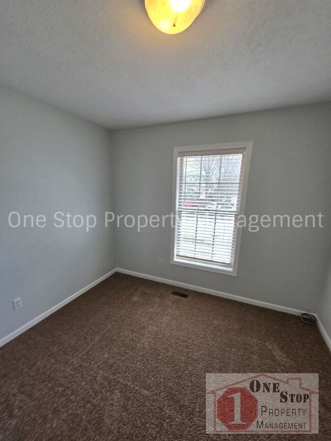 Building Photo - 3 bedroom 2.5 bathroom home in Parkville, MO!