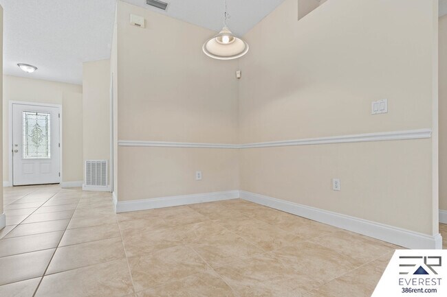 Building Photo - 16 Pinelynn Dr