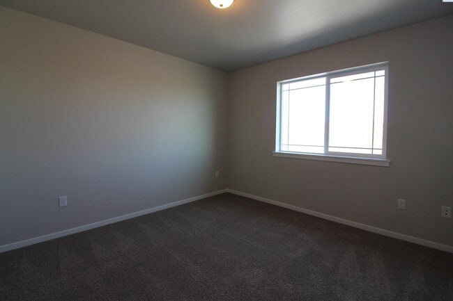 Building Photo - 3 Bed/2.5 Bath West Pasco Townhouse