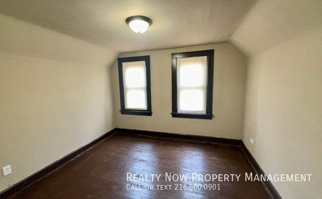 Building Photo - 11100 Lincoln Ave