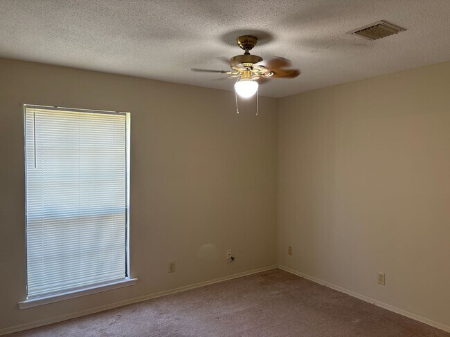 Building Photo - 5768 Worchester Ct