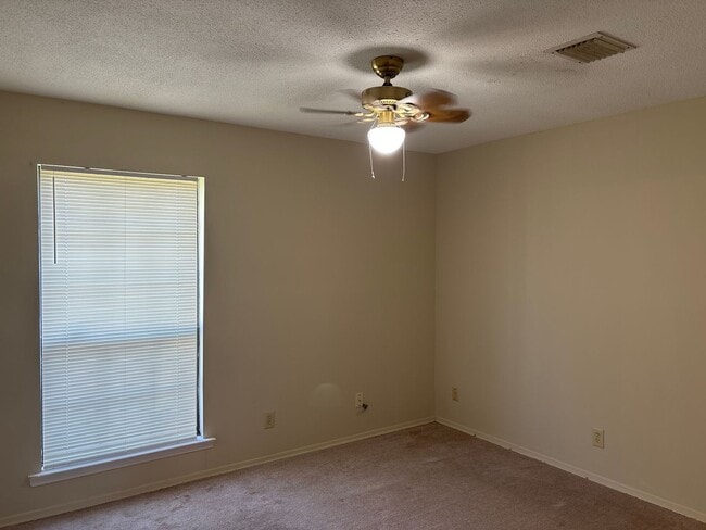 Building Photo - 5768 Worchester Dr