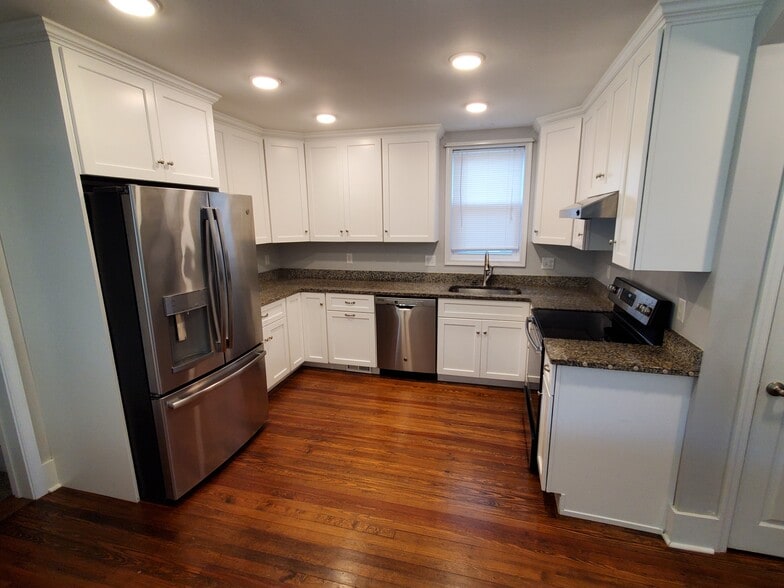 Building Photo - 13813 Village Mill Dr