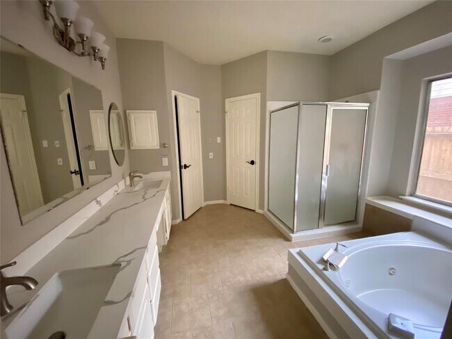 Building Photo - 14535 Circlewood Way