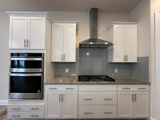 Building Photo - 120 Heathbrook Ln
