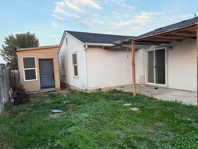 Building Photo - 1015 Flint Dr
