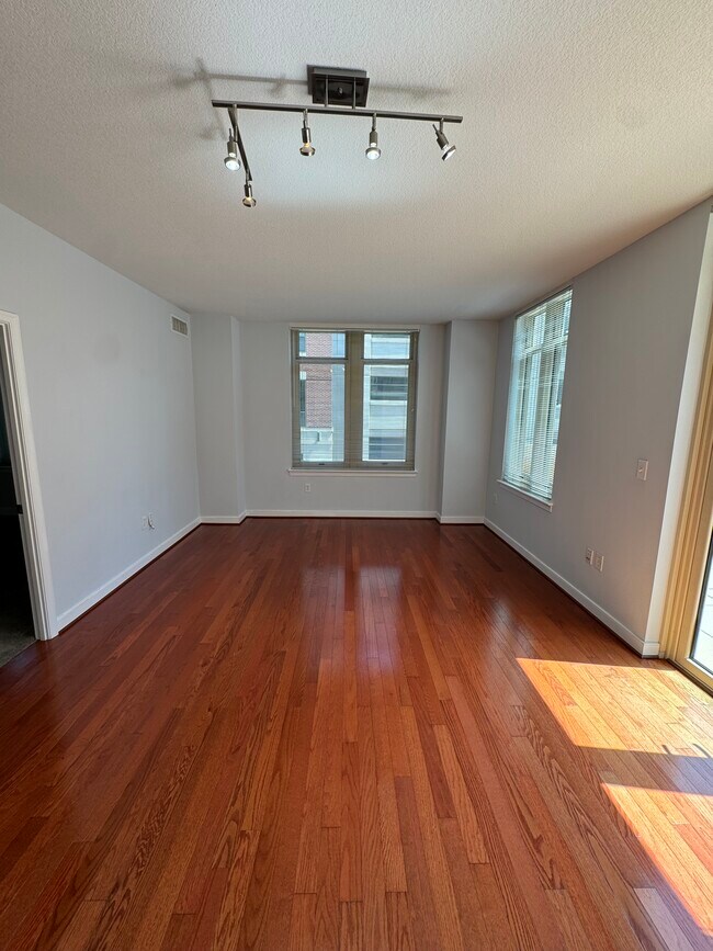 Building Photo - 155 Potomac Passage