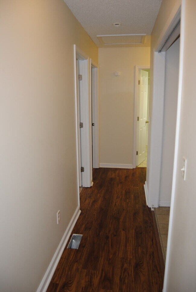 Building Photo - 102 Maryland Dr