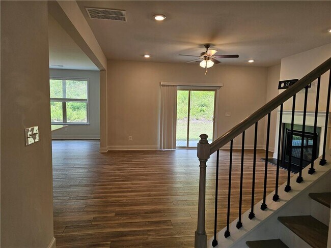 Building Photo - 7875 Tiberon Pkwy