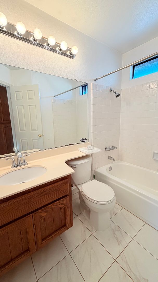 Building Photo - 228 Puddingstone Rd