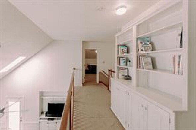 Building Photo - Gorgeous 4 bed, 3 bath in Great Bridge!