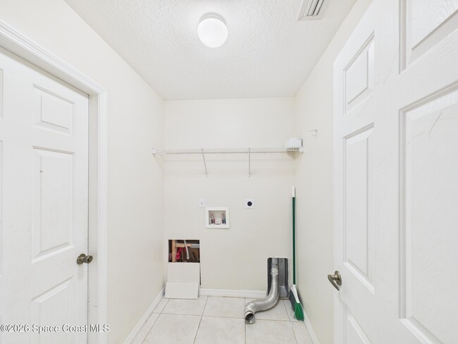 Building Photo - 131 Maggie Way