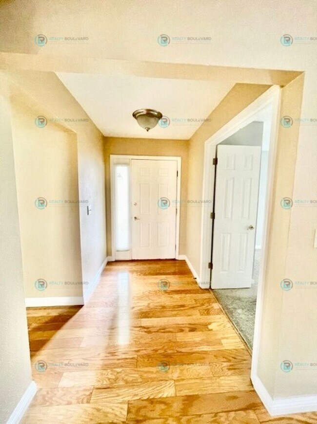 Building Photo - Beautiful- 4 Bedroom, 3 Bath, 3 Car Garage, NW Reno!