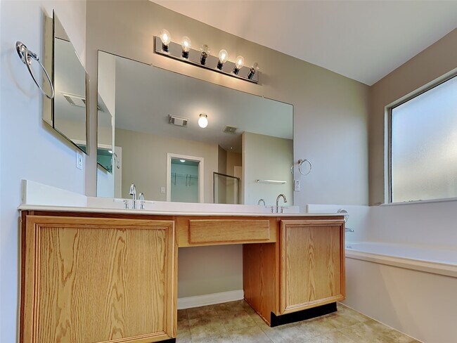 Building Photo - 4002 Old Pine Grove Dr