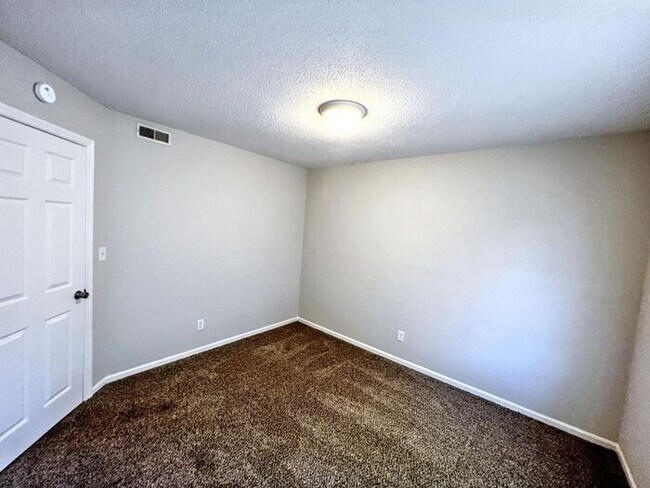 Building Photo - 5935 Shane Cir
